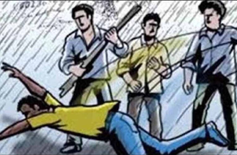 जबलपुर में गुंडागर्दी: दबंगों ने क्लासरूम से छात्र को घसीटा, बेरहमी से पीटा