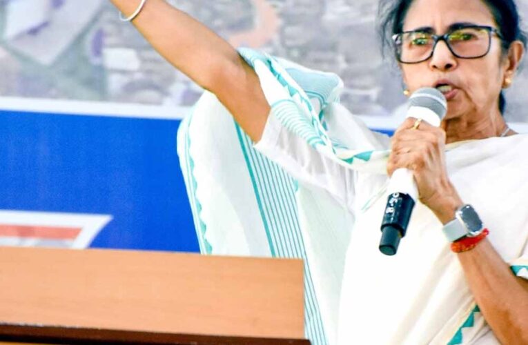 ‘बंकिम दा’ विवाद पर ममता का प्रहार: बोलीं— बीजेपी हमारी भाषा और विरासत मिटाना चाहती है