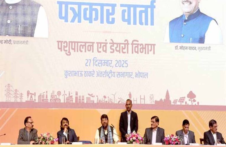 दुग्ध संकलन के साथ किसानों की आय बढ़ाने हो रहे हैं समन्वित प्रयास : पशुपालन एवं डेयरी राज्यमंत्री पटेल