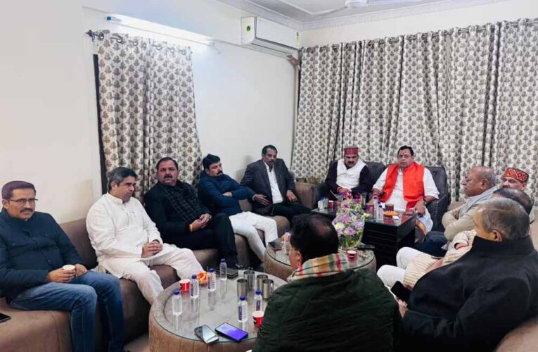 राजपूत बैठक के बाद अब ब्राह्मण विधायक एक्टिव, यूपी भाजपा में तस्वीरों से सियासी हलचल तेज़