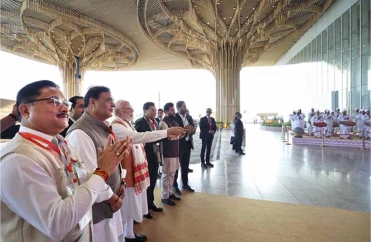 नरेंद्र मोदी ने गुवाहटी को दी 4000 करोड़ की सौगात, हाईटेक एयरपोर्ट टर्मिनल का किया उद्घाटन