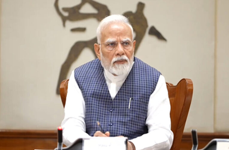 कोहरे का कहर: आमने-सामने भिड़ीं 7 बसें सहित 10 गाड़ियां, 13 लोगों की मौत, पीएम मोदी ने जताया शोक