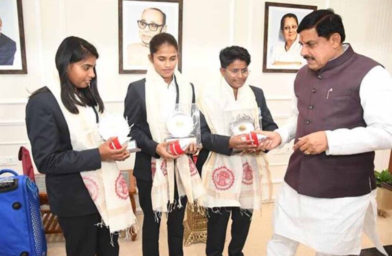 प्रदेश की तीन महिला क्रिकेट खिलाड़ियों को दी जाएगी 25-25 लाख रूपए की प्रोत्साहन राशि : मुख्यमंत्री डॉ. यादव