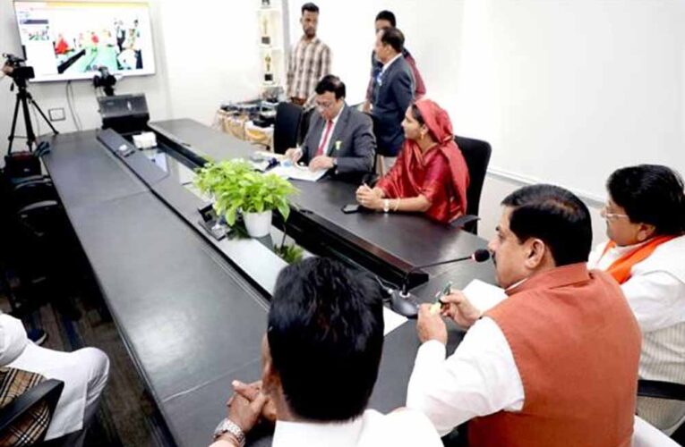 आगर सामूहिक विवाह में 551 जोड़ों को मुख्यमंत्री का आशीर्वाद, वीसी से दी उज्ज्वल भविष्य की शुभकामनाएं