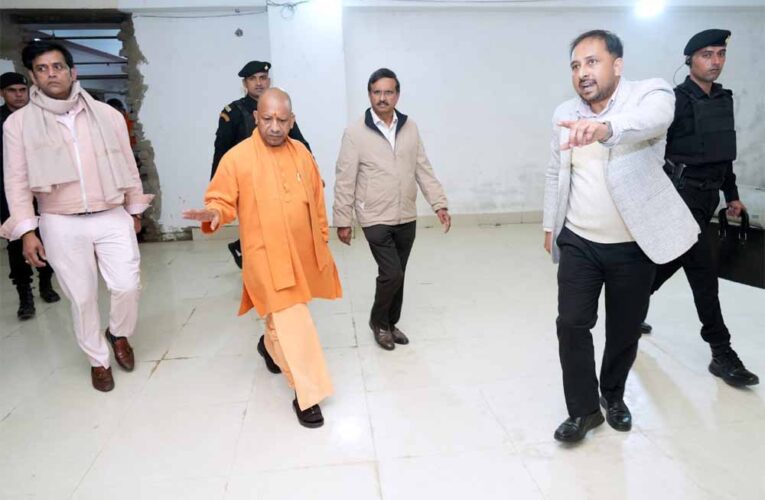 कार्य में लाएं तेजी, गुणवत्ता का रखें विशेष ध्यान : सीएम योगी