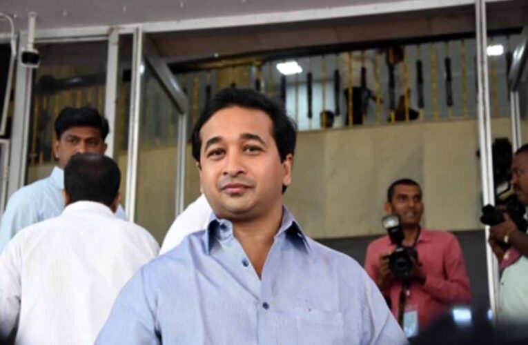 महाराष्ट्र की सियासत में हलचल: कोर्ट में पेश न होने पर कैबिनेट मंत्री नितेश राणे के खिलाफ गैर-जमानती वारंट