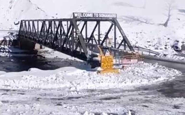 पहलगाम के झटके के बाद कश्मीर में लौटी सैलानियों की रौनक, सोनमर्ग फिर हुआ गुलजार