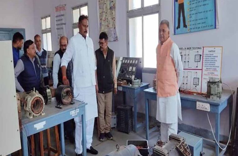 शिक्षा और स्वास्थ्य संस्थानों की हकीकत परखी: मंत्री परमार ने सिवनी में आयुष कार्यालय व कॉलेजों का किया औचक निरीक्षण