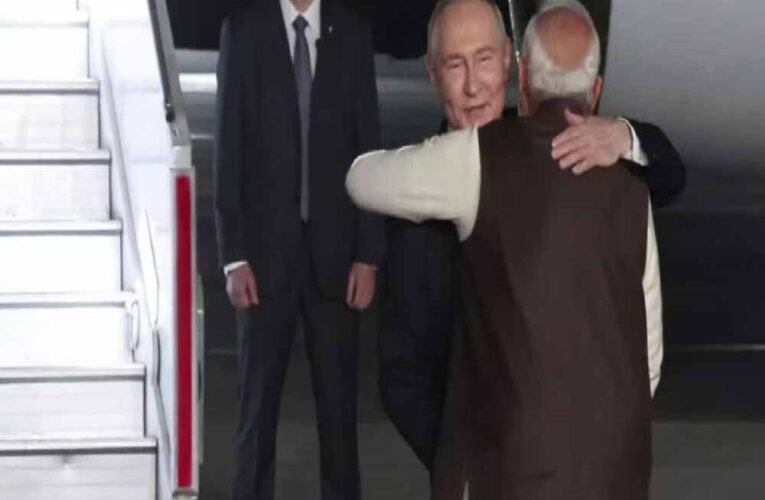 हाथ मिलाया, गले लगाया: मोदी ने गर्मजोशी से किया पुतिन का स्वागत, एक ही कार में हुए रवाना