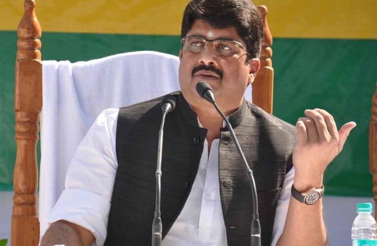 वंदे मातरम पर खड़े नहीं हुए, लॉबी में छिपे रहे कुछ लोग — CCTV में सब रिकॉर्ड है: राजा भैया