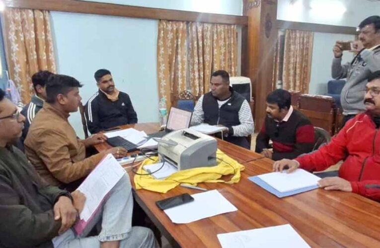 सीएम हेल्पलाइन बंद कराने के नाम पर घूसखोरी, 10 हजार लेते रंगेहाथ छिंदवाड़ा बीएसी गिरफ्तार