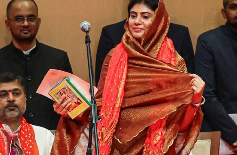 रविंद्र जडेजा की तारीफ करते-करते रिवाबा का बड़ा बयान, टीम इंडिया पर टिप्पणी वायरल