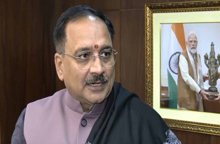 दिल्ली के प्रदूषण पर अरविंद केजरीवाल का रवैया रहा उदासीन : वीरेंद्र सचदेवा