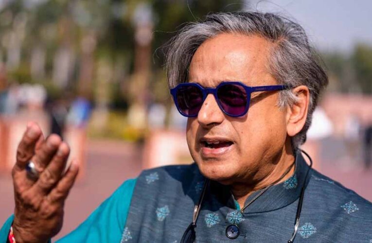 कांग्रेस की अहम बैठक से तीसरी बार अनुपस्थित शशि थरूर, मनीष तिवारी भी रहे गायब