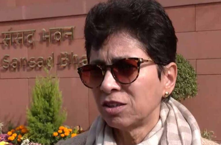 इंडिगो की सर्वर गड़बड़ी से हवाई सफर अस्त-व्यस्त, देशभर में उड़ानें प्रभावित