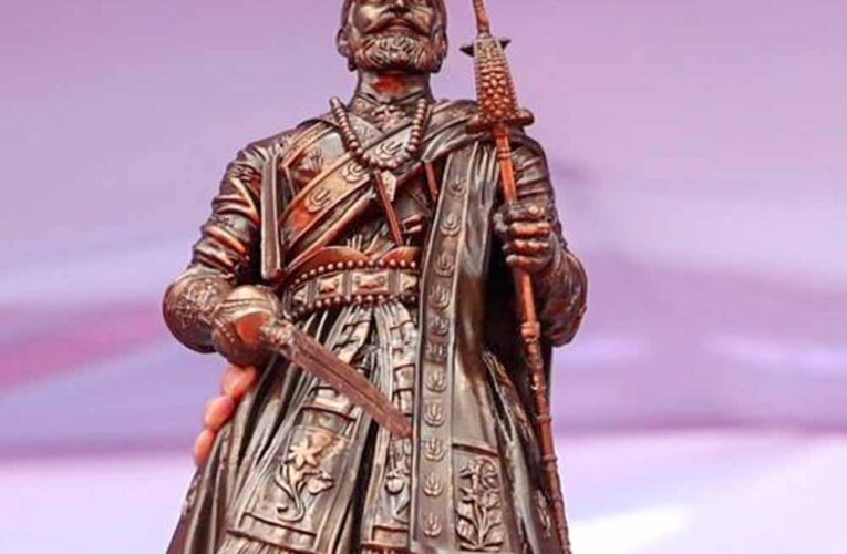 महाराष्ट्र सदन में हंगामा: शिवाजी महाराज के इतिहास को 68 शब्दों में समेटने पर भड़के विधायक