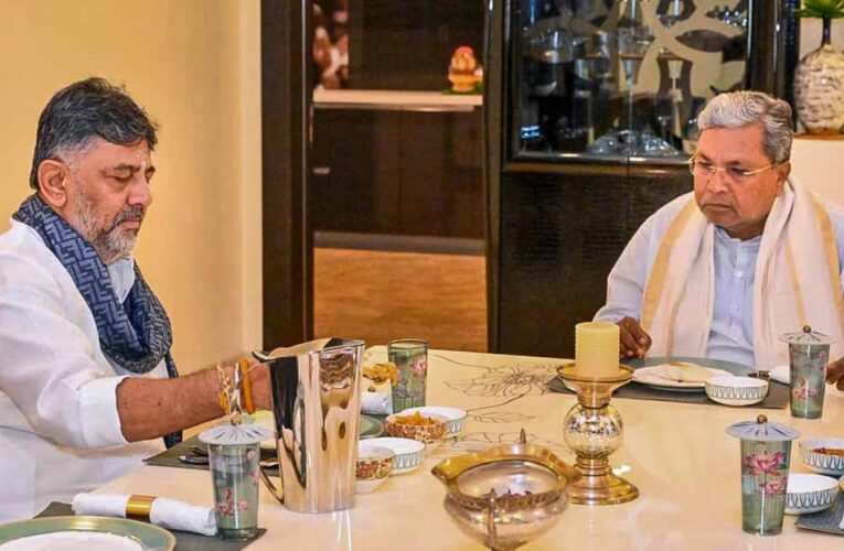 हाईकमान की चाल पर सबकी नज़र: डीके शिवकुमार संग नाश्ते पर मिले सिद्धारमैया, बैठक में क्या पका?