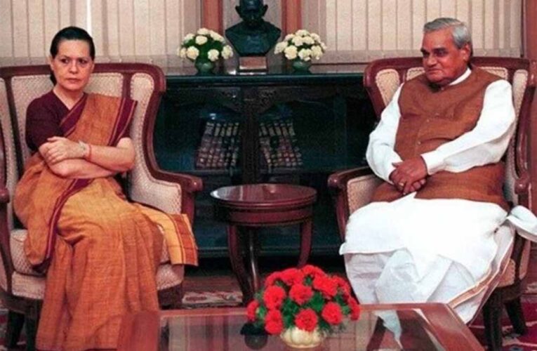 जब सोनिया गांधी का फोन सुनकर भावुक हो गए अटल बिहारी वाजपेयी, कहा— ‘मैं ठीक हूं…’