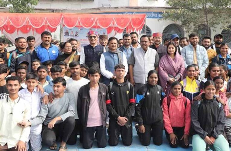 उप मुख्यमंत्री ने सांसद कप खेल प्रतियोगिता का किया शुभारंभ