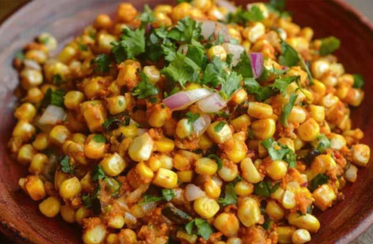 शाम की भूख मिटाने के लिए ट्राई करें झटपट बनने वाली स्वीट कॉर्न चाट