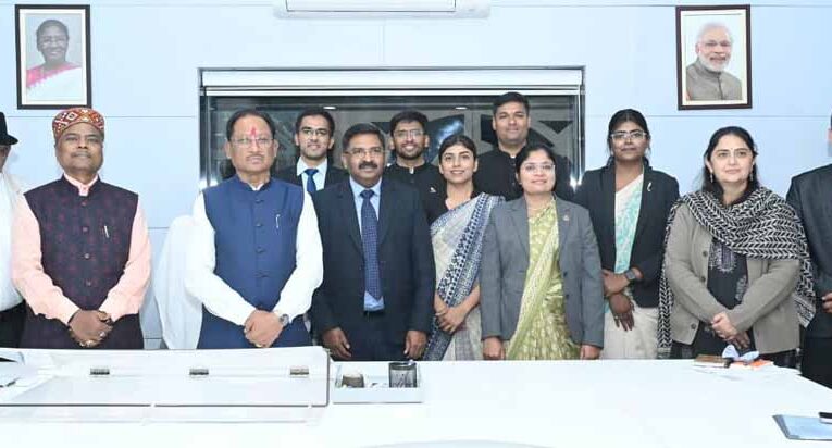 मुख्यमंत्री से भारतीय वन सेवा 2024 बैच के प्रशिक्षु अधिकारियों ने की मुलाकात