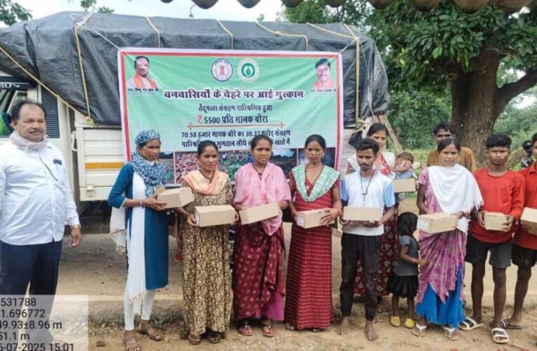 तेंदूपत्ता संग्राहकों में खुशियों की लहर, छत्तीसगढ़ सरकार ने फिर शुरू की चरणपादुका योजना, 12.40 लाख वनवासियों को मिला लाभ