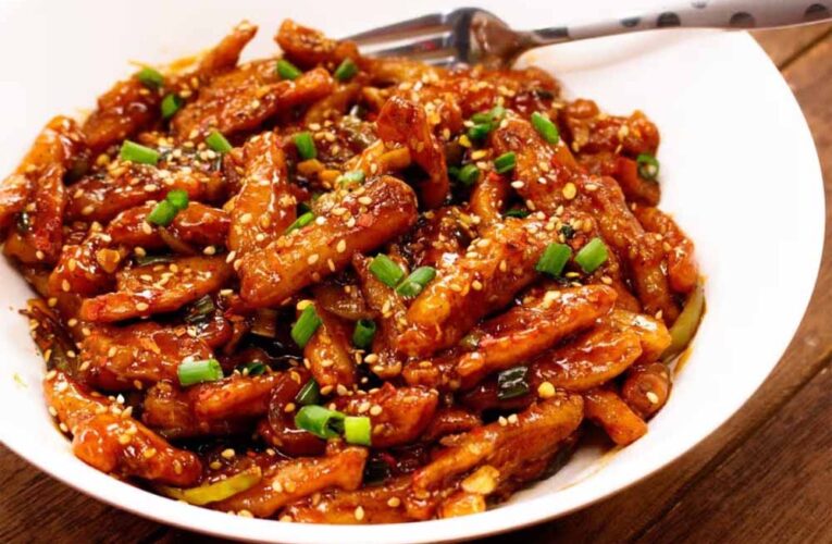 शाम की भूख मिटाने के लिए परफेक्ट चिली गार्लिक पोटैटो, मिनटों में बनाएं आसान रेसिपी