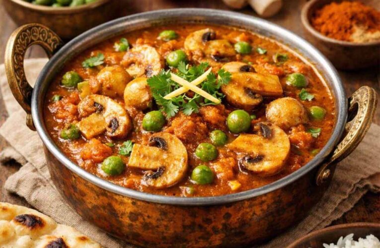 लंच में बनाएं मटर-मशरूम की स्वादिष्ट सब्जी, आसान रेसिपी यहां पढ़ें