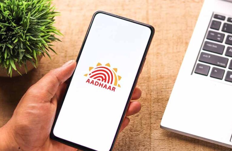Aadhaar-मोबाइल लिंक वालों के लिए अलर्ट! साइबर ठगों की नई चाल, लाखों की ठगी का खतरा