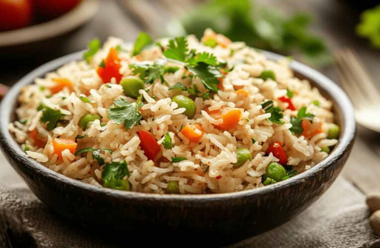 झटपट बनाये रेस्टोरेंट स्टाइल मिक्स वेज फ्राइड राइस