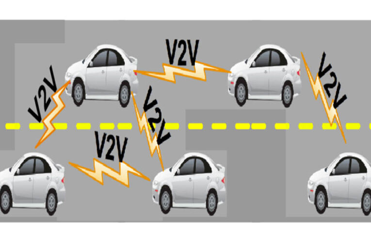 सड़क पर आपस में बात करेंगी गाड़ियां, हादसों पर लगेगा ब्रेक! सरकार ला रही है V2V टेक्नोलॉजी