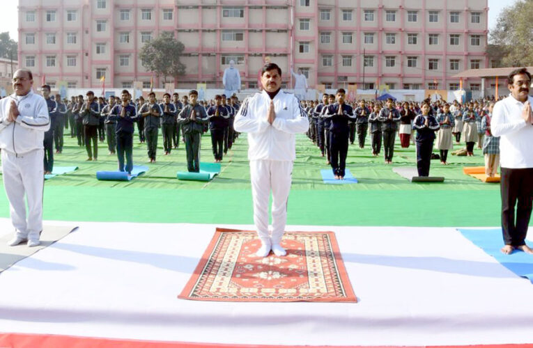 सूर्य नमस्कार करें, प्राणायाम करें और व्यक्तित्व के साथ चरित्र का भी करें निर्माण: CM यादव