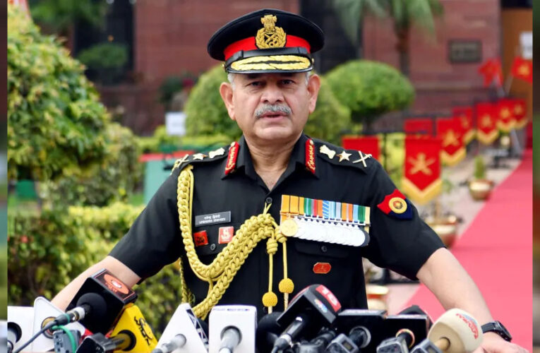 PAK के 8 कैंपों पर सेना की निगाहें, आर्मी चीफ का अलर्ट- संदिग्ध गतिविधि होते ही एक्शन लिया जाएगा