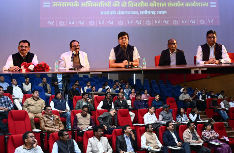 मीडिया के सभी माध्यमों का प्रयोग कर जनसंपर्क अधिकारी अपने कार्य को बना सकते हैं प्रभावशाली: आयुक्त डॉ. रवि मित्तल