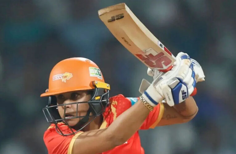 WPL इतिहास में पहली बार रिटायर्ड आउट हुईं आयुषी सोनी, मुंबई इंडियंस के खिलाफ बना रिकॉर्ड