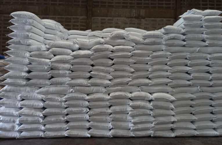 सरकार ने वित्त वर्ष 2024-25 में किसानों को उपलब्ध कराए रिकॉर्ड 834.64 लाख टन उर्वरक