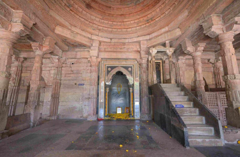 बसंत पंचमी पर पूजा को लेकर SC में याचिका, भोजशाला में भारी पुलिस बल तैनात