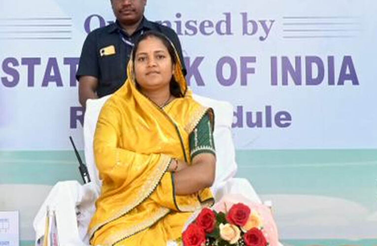 रायपुर : मंत्री लक्ष्मी राजवाड़े ने बालिकाओं को साइकिल वितरण कर बढ़ाया उत्साह