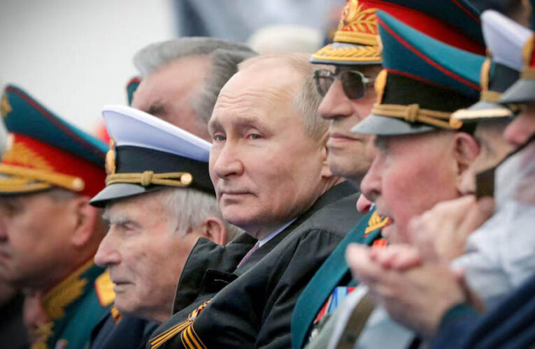 रूस की तेल रिफायनरी पर यूक्रेन का हमला, भीषण आग की लपटें उठीं, पुतिन की कमजोर नस पर ड्रोन से वार