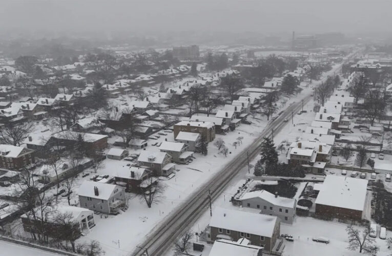 अमेरिका में बर्फीले तूफान की तबाही: 25 की मौत, 7 लाख घरों की बिजली गुल, उड़ानें ठप