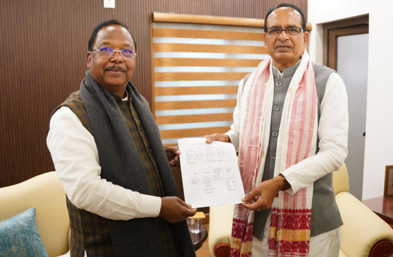 रायपुर : मंत्री रामविचार नेताम ने केन्द्रीय कृषि मंत्री चौहान से की मुलाकात