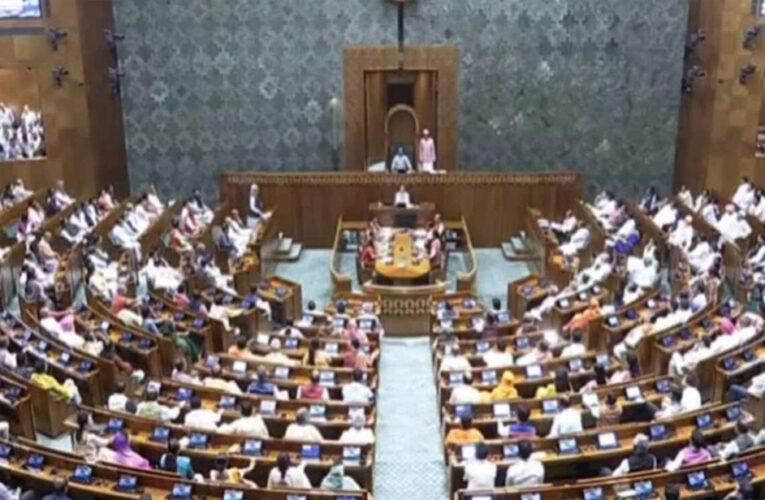 संसद में देरी से पहुंचे सांसद, हाजिरी कटेगी और सैलरी में भी होगी कमी
