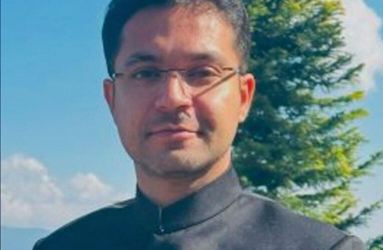 अशोकनगर कलेक्टर आदित्य सिंह को देर रात हटाया, दिल्ली तक पहुंची थी शिकायत