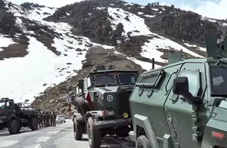 J-K में बड़ा हादसा: 200 फुट गहरी खाई में गिरी सेना की गाड़ी,  10 जवानों की मौत