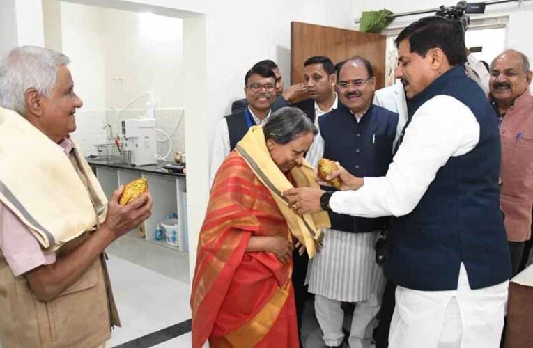 भोपाल: सीएम ने किया ‘संध्या छाया’ वृद्धाश्रम का उद्घाटन, 327 करोड़ की पेंशन राशि का हस्तांतरण