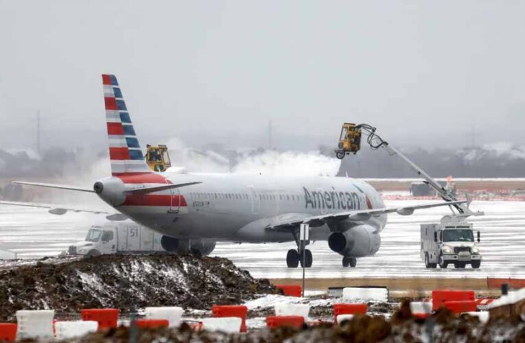 माइनस 48 डिग्री तापमान, 18 राज्य बर्फ से ढके, अमेरिका में बर्फीली सुनामी ने बढ़ाई मुश्किलें