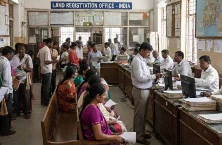 कानपुर: रजिस्ट्री कार्यालय में आयकर टीम की रेड, 3500 करोड़ की हेराफेरी पकड़ी गई