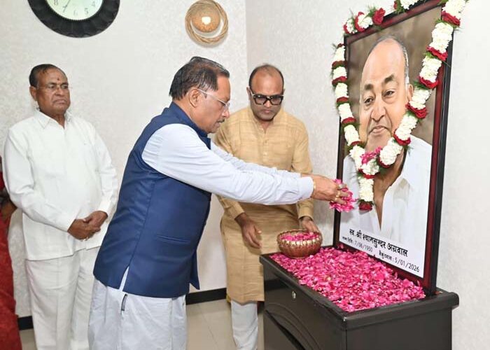 मुख्यमंत्री विष्णु देव साय ने स्वर्गीय श्याम सुन्दर अग्रवाल को दी श्रद्धांजलि