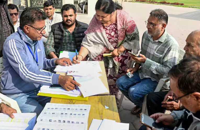 यूपी में 12.55 करोड़ से ज्यादा वोटर, 2.89 करोड़ नाम कटे, SIR ड्राफ्ट लिस्ट की बड़ी बातें