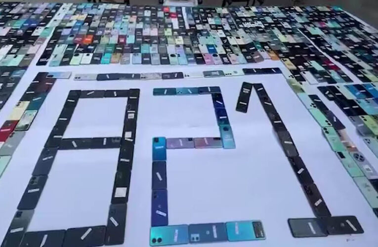 नोएडा पुलिस ने पकड़ा शातिर गिरोह, बरामद हुए 821 मोबाइल फोन कीमत 8 करोड़